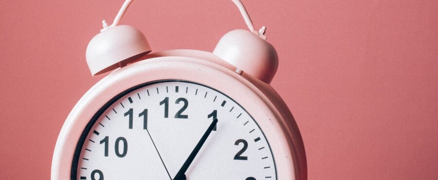 Na czym polega dieta 8 na 16? Czy warto stosować okno żywieniowe?