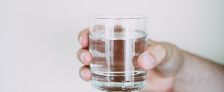 Japońska dieta wodna – czy warto ją stosować? Jak wpływa na organizm i na czym polega?