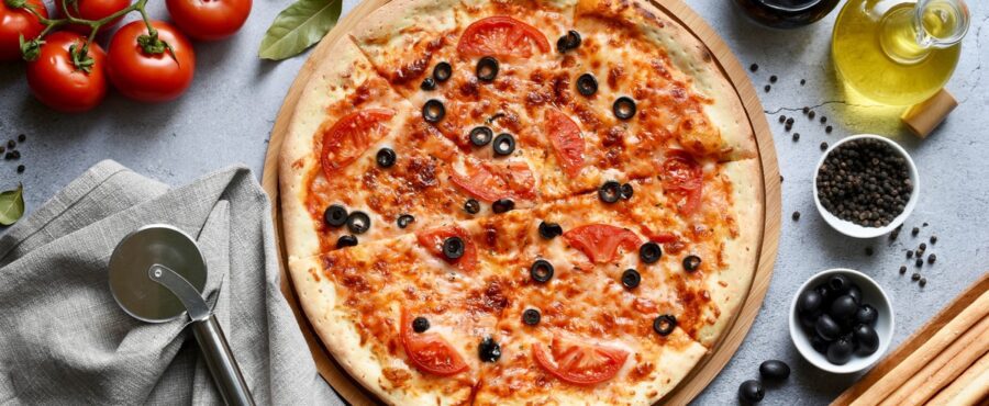 Zdrowa pizza bez drożdży i proszku do pieczenia – szybki przepis!