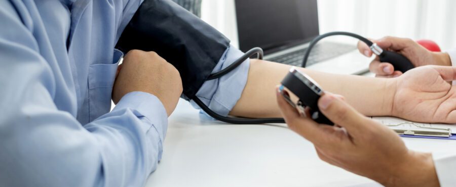 Dieta przy nadciśnieniu – Jak poprawić zdrowie serca poprzez zdrowe odżywianie?