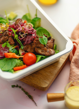 II sniadanie salatka z watrobka i wisniami