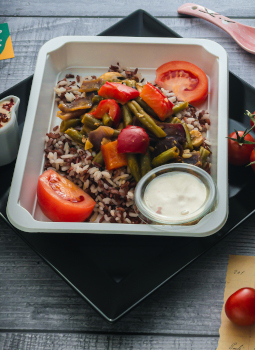 kolacja warzywa po indyjsku z orzeszkami i mango