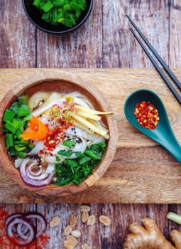podwieczorek ramen wieprzowy z makaronem ryzowym