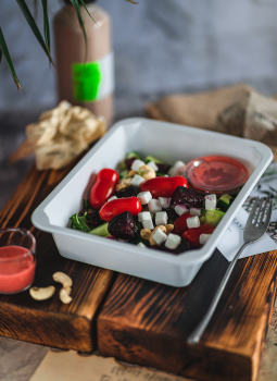 podwieczorek salatka z kozim serem i burakiem