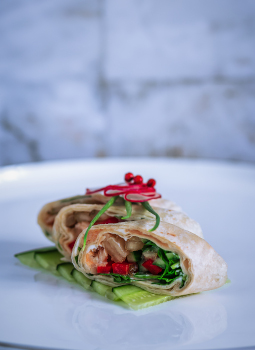 sniadanie minitortille z gruszka i warzywami