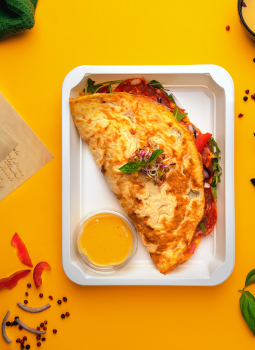 sniadanie omlet ze spianata i warzywami