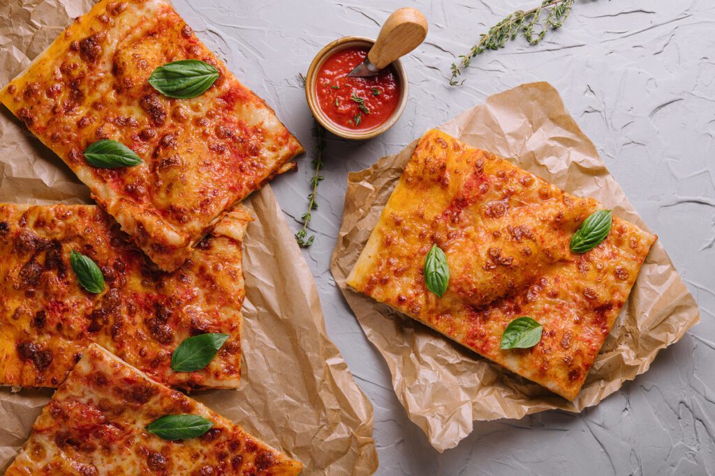 Zdrowa pizza bez drożdży i proszku do pieczenia - szybki przepis!