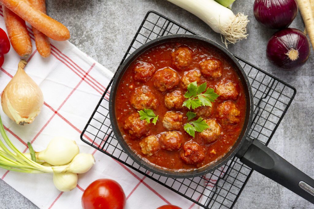 Przepis nr 2: Klopsiki z indyka w sosie pomidorowym